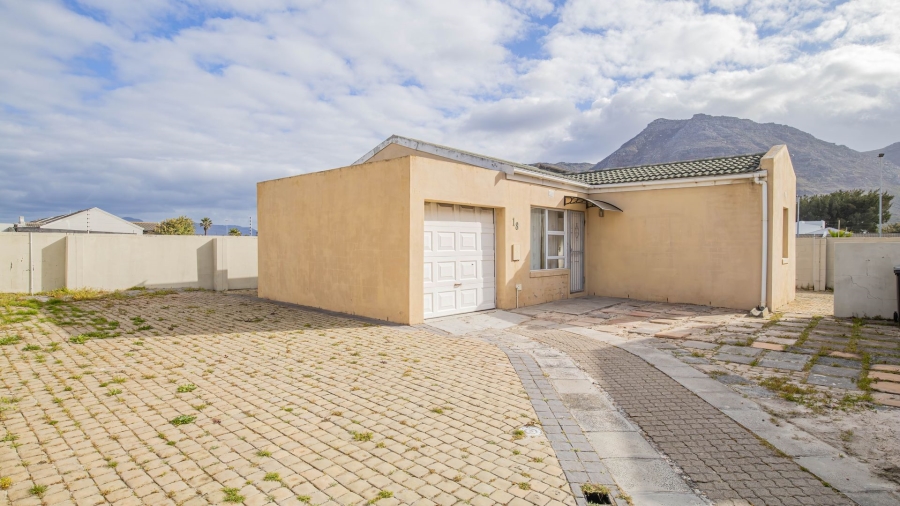 To Let 3 Bedroom Property for Rent in Muizenberg Western Cape